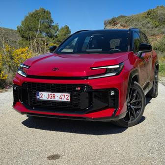 Toyota uvádí šestou generaci SUV RAV4, která navazuje na prodejně veleúspěšného předchůdce.