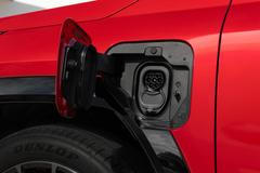 Na výběr je hybridní a plug-in hybridní pohon, plug-in hybrid má poprvé DC dobíjení výkonem až 50 kW. Kromě toho se zlepšil i výkon AC dobíjení na 11 kW.