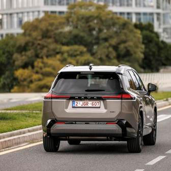 Oproti předchůdci se zlepšila úroveň výbavy a přibyly nové prvky.