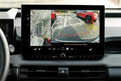 Mimoto Japonci zapracovali i na rozlišení kamer, ve vyšších výbavách nechybí 360stupňový pohled.