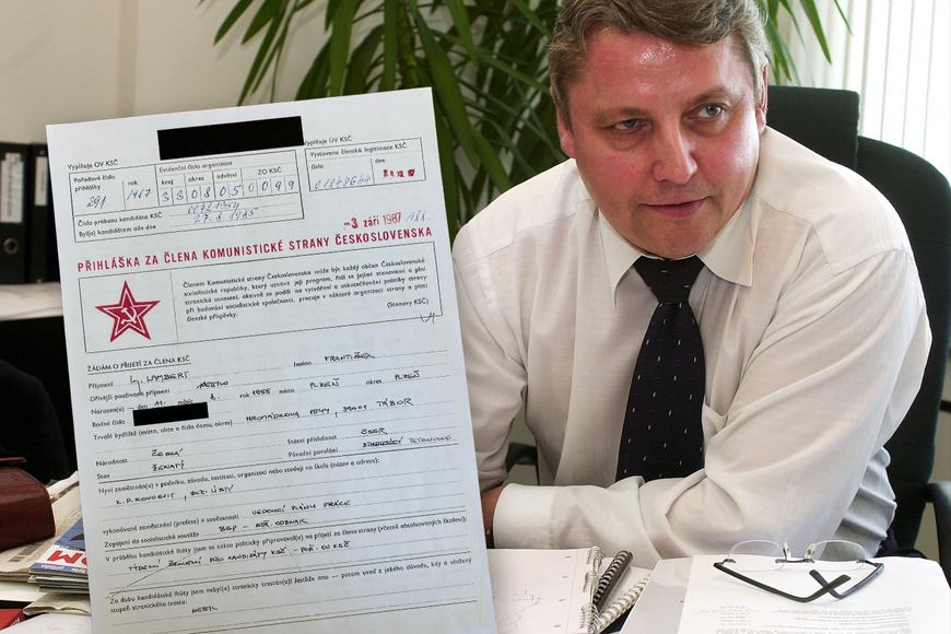 Nejdřív člen KSČ, pak milicionář. ČT mu platí miliony, archiv ukázal detaily kariéry