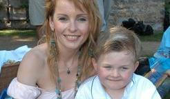 Iveta s malým synem Arturem, rok 2005.