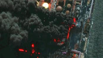 Hořící ruský terminál Usť-Luga na satelitním snímku, 27. března 2026.