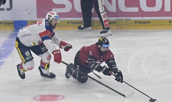 Tomáš Dvořák a Roman Horák v zápase Sparta - Pardubice