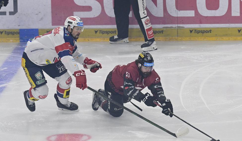 Tomáš Dvořák a Roman Horák v zápase Sparta - Pardubice