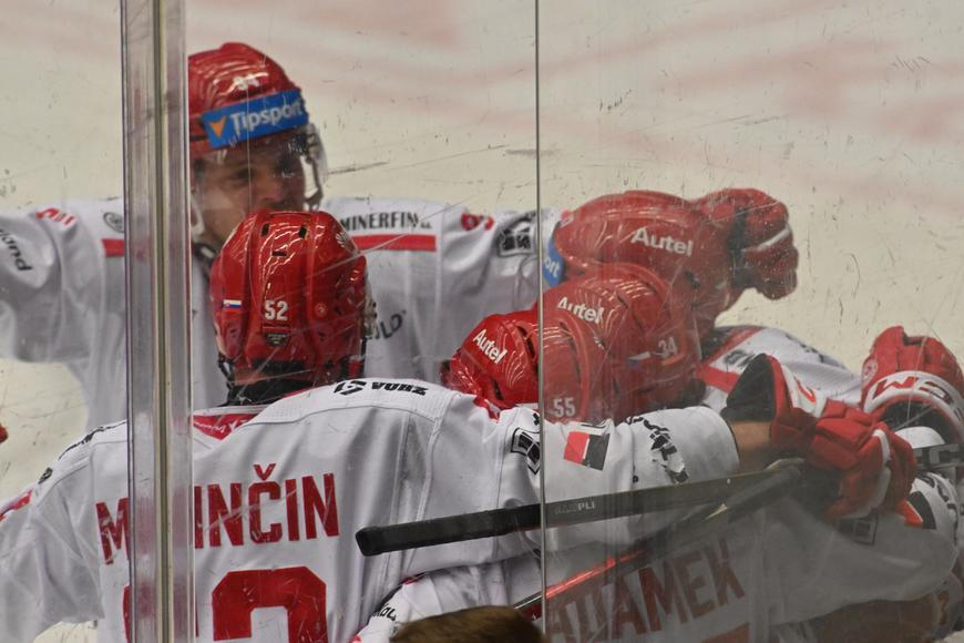 Třinec má nakročeno do finále, vyhrál i třetí zápas semifinálové série