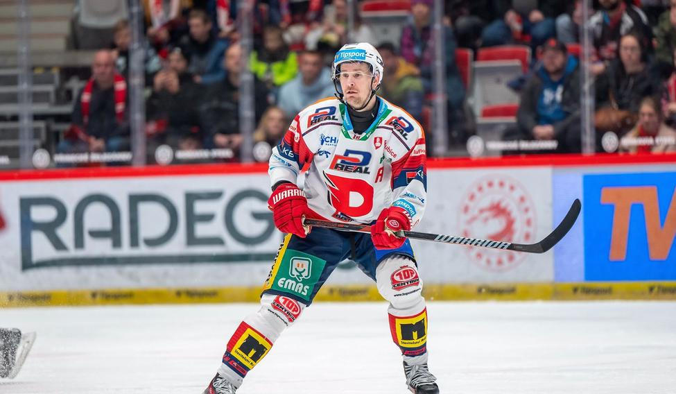 Roman Červenka v dresu Pardubic