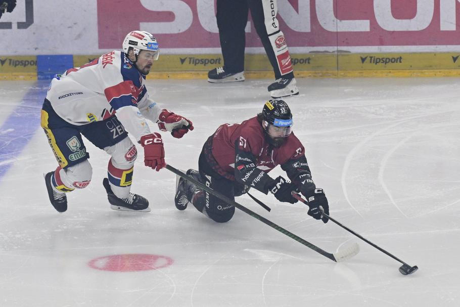 Tomáš Dvořák a Roman Horák v zápase Sparta - Pardubice
