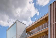 Autoři i zadavatelé kladli důraz na komunitní život i udržitelnost a ukazují, jak může vypadat současná architektura s lidským měřítkem.