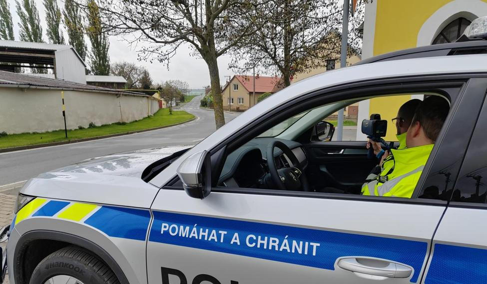 Policie, měření rychlosti, ilustrační foto.
