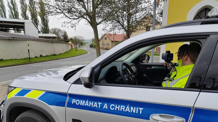 Policie, měření rychlosti, ilustrační foto.