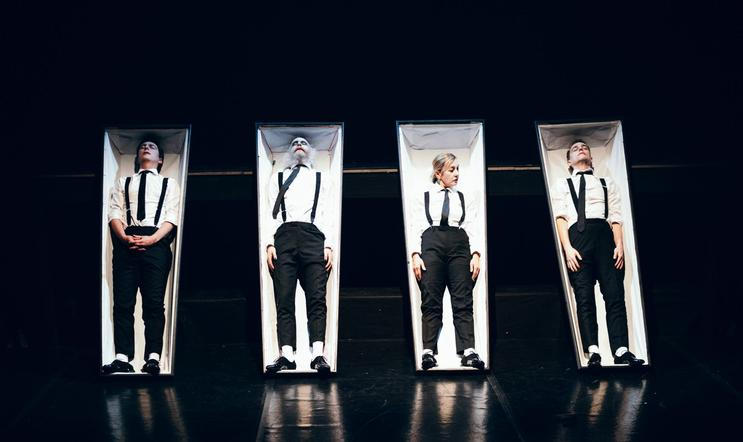 Martin Donutil, Marek Zelinka, Vanda Hybnerová a Michal Kern v inscenaci Funerál. 