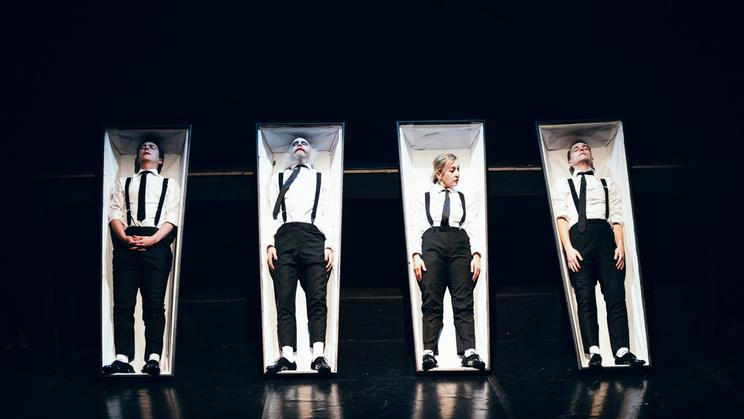 Martin Donutil, Marek Zelinka, Vanda Hybnerová a Michal Kern v inscenaci Funerál. 