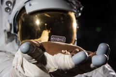 V čipech velkých jako flash disk si vezou vlastní buňky, na nichž vědci sledují, jak na lidské tělo působí prostředí hlubokého vesmíru.