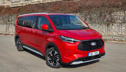 Ford Tourneo Custom je všestranný automobil pro rodinu i podnikání.