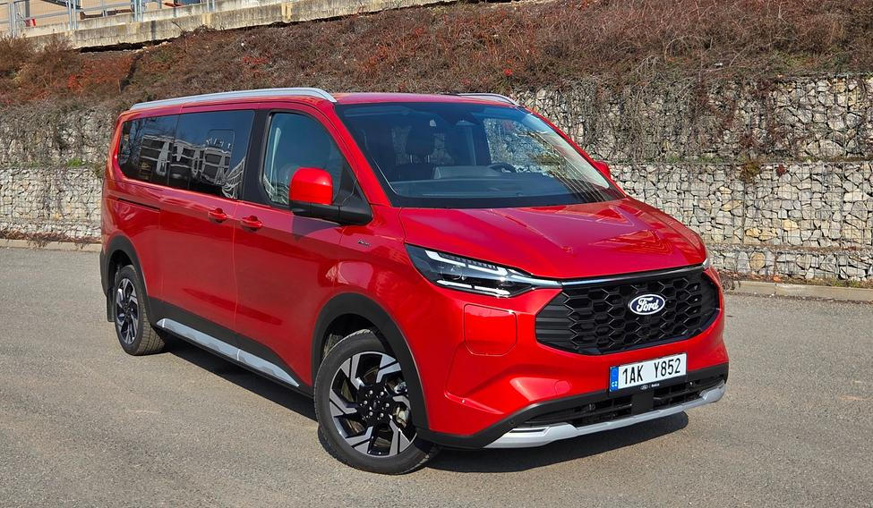 Ford Tourneo Custom je všestranný automobil pro rodinu i podnikání.