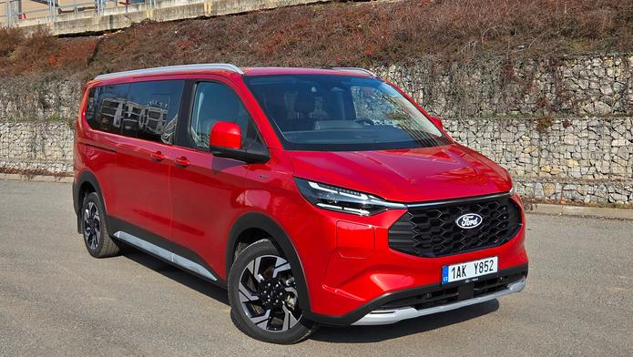 Ford Tourneo Custom je všestranný automobil pro rodinu i podnikání.