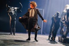 Radim Vizváry jako Baron Prášil ve stejnojmenné inscenaci Národního divadla.