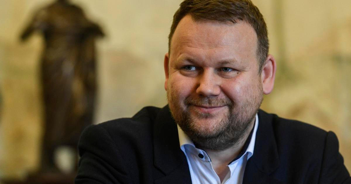 Další záhada „náctiletého šéfa kanceláře“. Syn tajemníka měl dělat mluvčího asociace