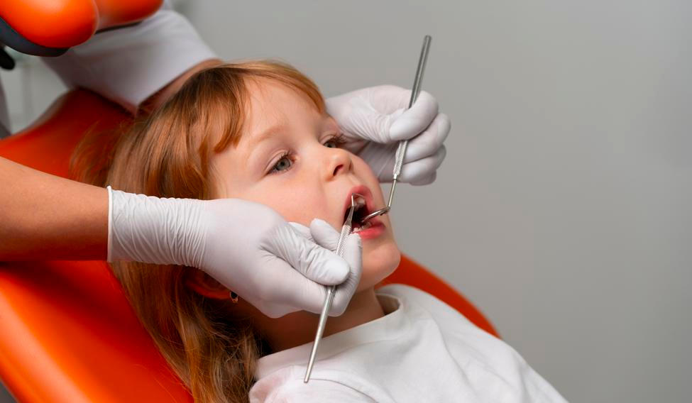 Polovina dětských zubních kazů souvisí s pitím limonád, energetických nápojů nebo ovocných džusů. Zkušenost se zubním kazem má přes 80 procent dětí do 12 let.