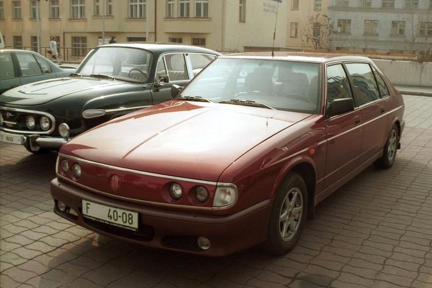 Spíchnutá na koleně. Z Tatry 700 je ode dneška ceněný veterán, svou dobu nedohnala