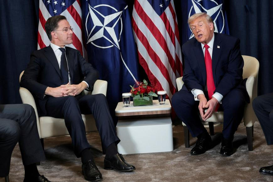 Trump na schůzce s Ruttem opět kritizoval členy NATO, podle něj nepomohli USA