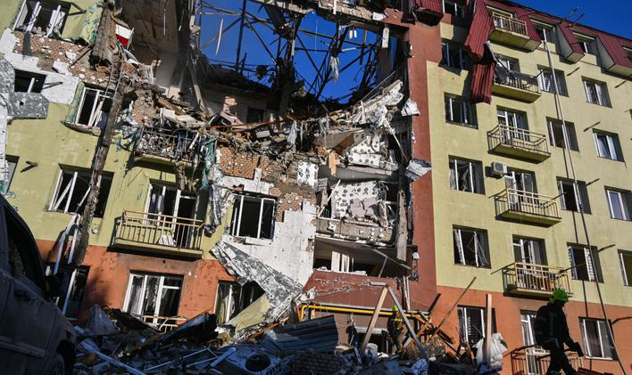 Ruské drony v noci opět napadly Oděskou oblast, kde poškodily objekt kritické infrastruktury. Nálet si nevyžádal oběti či raněné, na odstranění škod se pracuje, informoval náčelník správy tohoto regionu Oleh Kiper. Snímek byl pořízen přímo v Oděse.