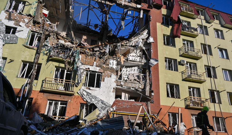 Ruské drony v noci opět napadly Oděskou oblast, kde poškodily objekt kritické infrastruktury. Nálet si nevyžádal oběti či raněné, na odstranění škod se pracuje, informoval náčelník správy tohoto regionu Oleh Kiper. Snímek byl pořízen přímo v Oděse.