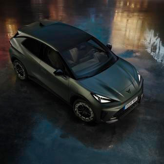 Dojezd dosahuje až 450 kilometrů a maximální nabíjecí výkon je 105 kW.