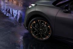 Kola mají podle verze 17 až 19 palců a na výběr jsou i matné laky karoserie.