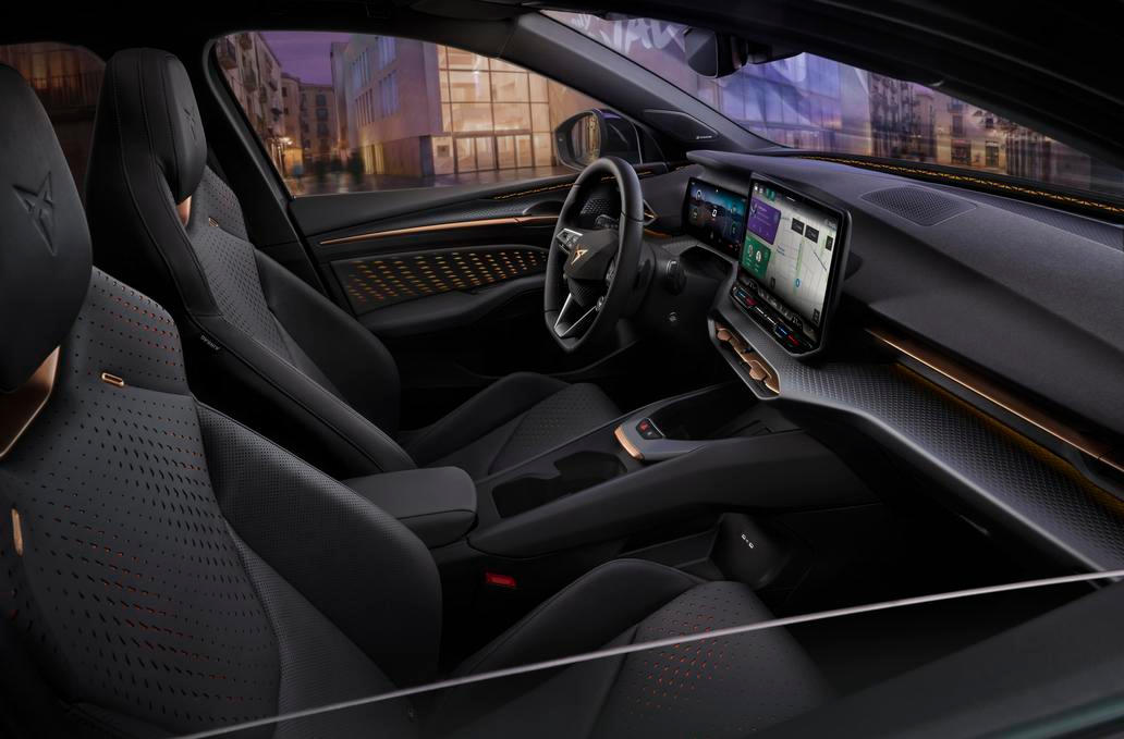 Interiéru dominuje podsvícení.