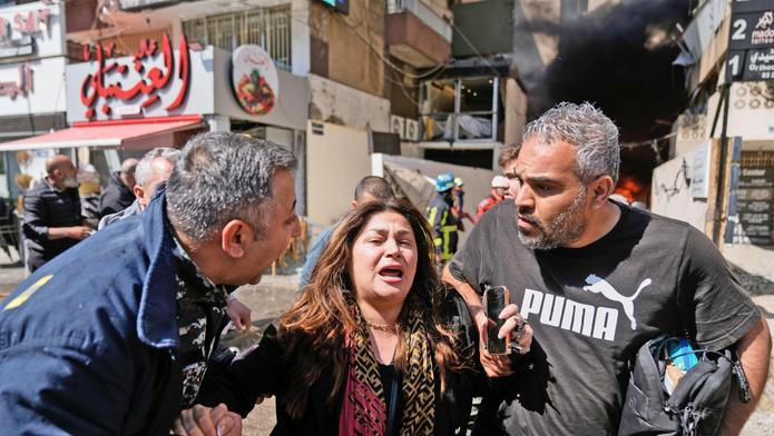 Bejrút zažil jedno z nejtragičtějších rán novodobé historie. Masivní izraelské nálety zasáhly rezidenční čtvrti a záchranáři stále hledají přeživší v troskách.