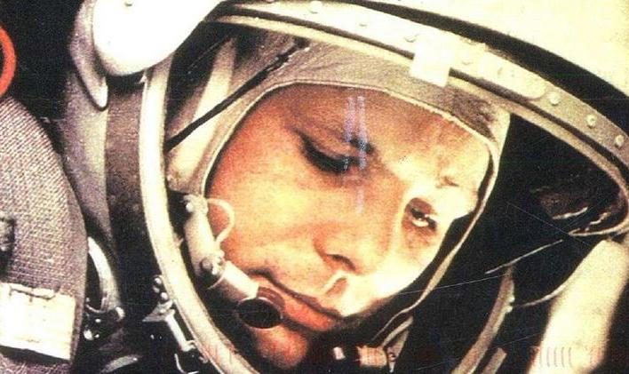 Z kosmodromu Bajkonur se 12. dubna 1961 vznesla kosmická loď Vostok-1 a na její palubě člověk, který se stal symbolem nové éry: Jurij Alexejevič Gagarin.