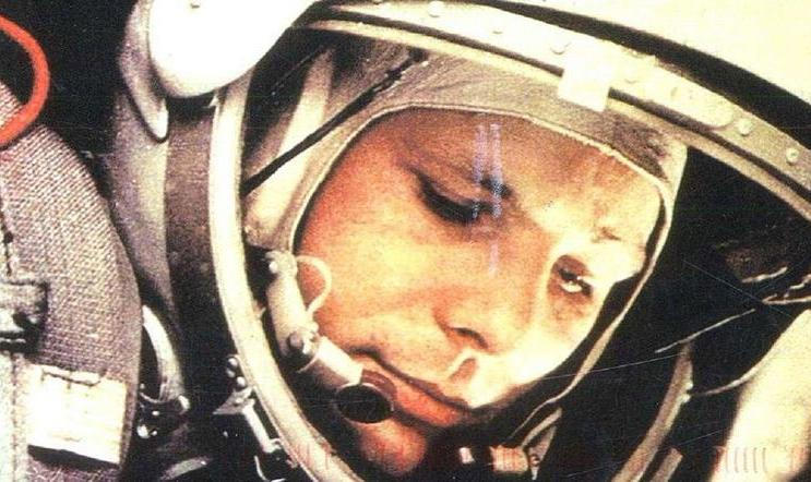 Z kosmodromu Bajkonur se 12. dubna 1961 vznesla kosmická loď Vostok-1 a na její palubě člověk, který se stal symbolem nové éry: Jurij Alexejevič Gagarin.