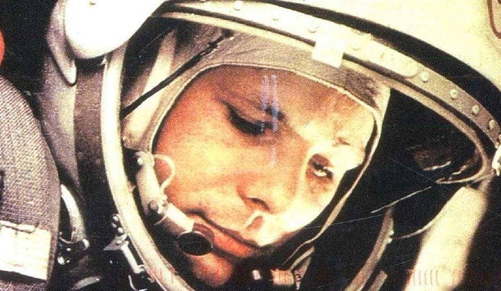 Z kosmodromu Bajkonur se 12. dubna 1961 vznesla kosmická loď Vostok-1 a na její palubě člověk, který se stal symbolem nové éry: Jurij Alexejevič Gagarin.