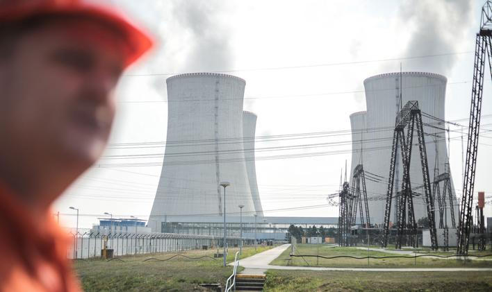 Jaderná elektrárna Dukovany na archivním snímku