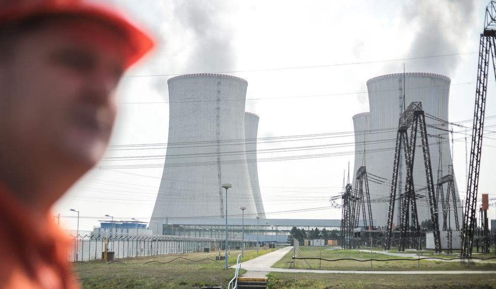 Jaderná elektrárna Dukovany na archivním snímku