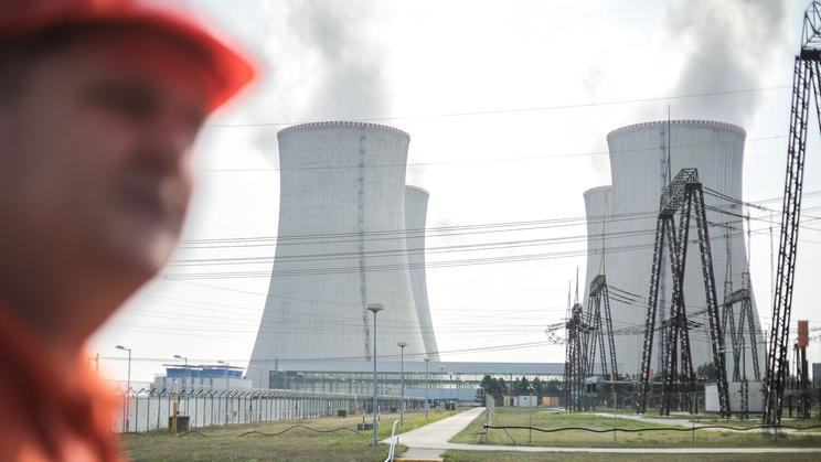Jaderná elektrárna Dukovany na archivním snímku