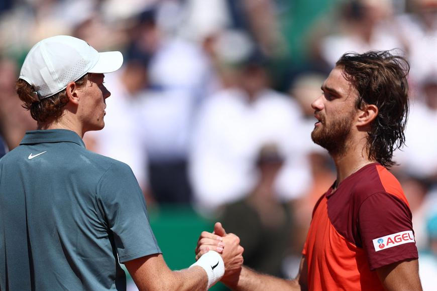 Skvělý Macháč potrápil Sinnera. Světové dvojce ukončil rekordní jízdu