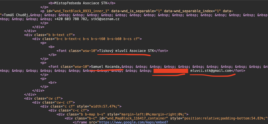 Ve zdrojovém kódu na webu Asociace STK je Samuel Kocanda vidět i s kontaktními údaji.