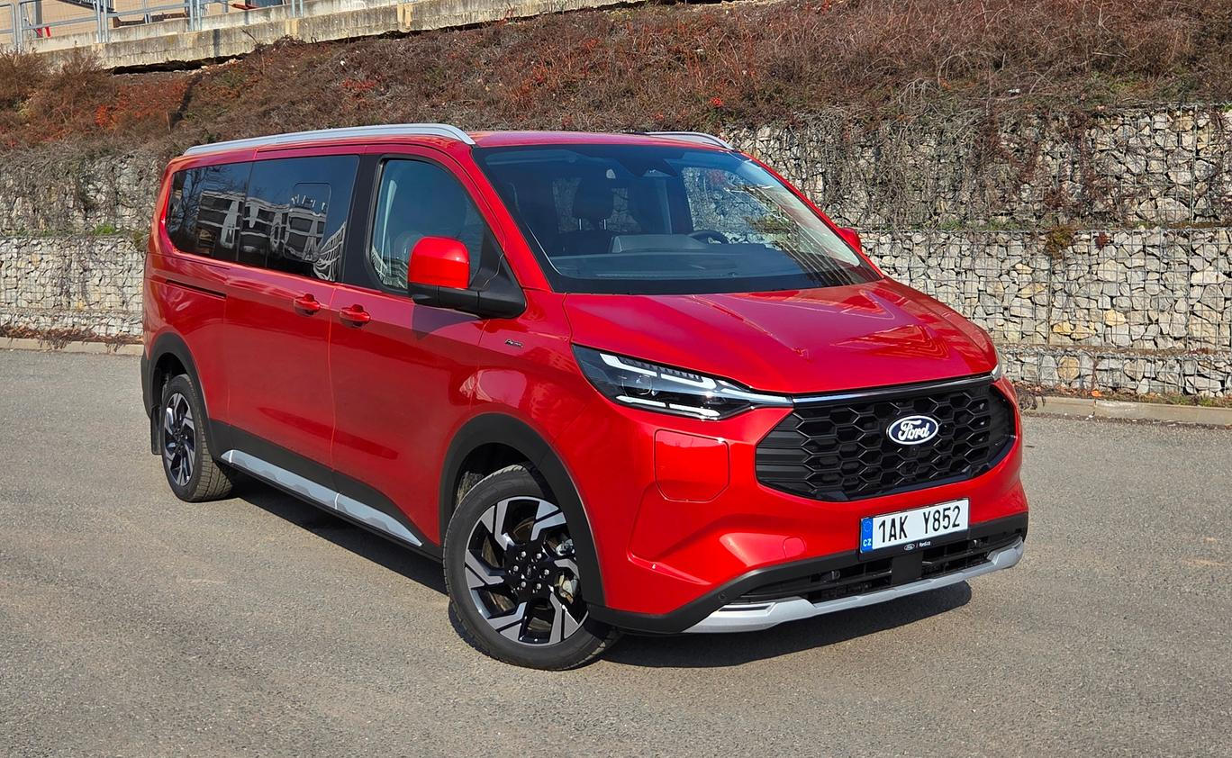 Ford Tourneo Custom je všestranný automobil pro rodinu i podnikání.
