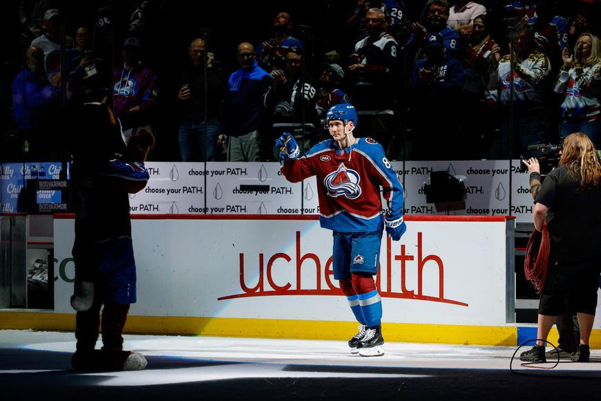 Nečas opět řádil, díky třem bodům byl mužem zápasu a žene se za velkým milníkem