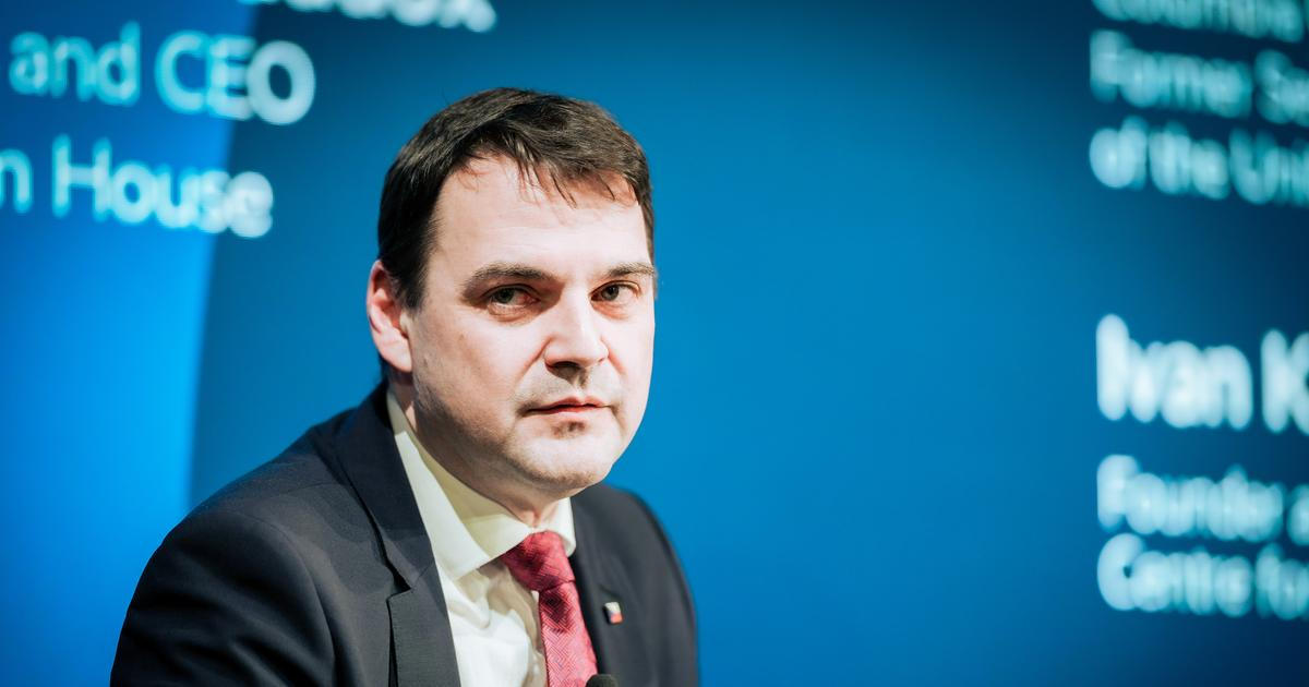 Macinka označil snahu Pavla letět na summit NATO za součást jeho volební kampaně