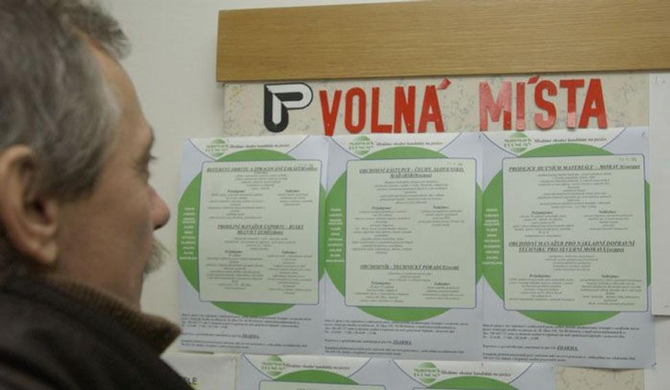 Nejvíce volných pracovních pozic nabízeli v březnu nadále zaměstnavatelé v Praze, téměř čtvrtinu z celku. Následoval Středočeský kraj.