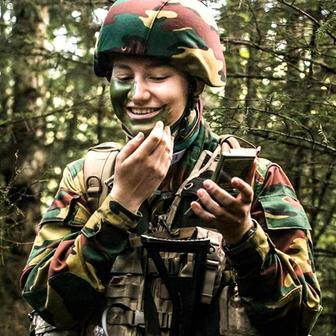 Princezny na cvičáku: Stíhačky, dril a vojenská služba budoucích panovnic