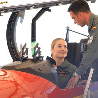 Princezny na cvičáku: Stíhačky, dril a vojenská služba budoucích panovnic