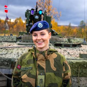 Princezny na cvičáku: Stíhačky, dril a vojenská služba budoucích panovnic