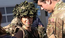 Princezny na cvičáku: Stíhačky, dril a vojenská služba budoucích panovnic