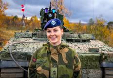 Princezny na cvičáku: Stíhačky, dril a vojenská služba budoucích panovnic