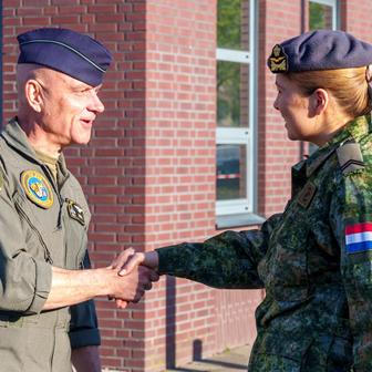 Princezny na cvičáku: Stíhačky, dril a vojenská služba budoucích panovnic